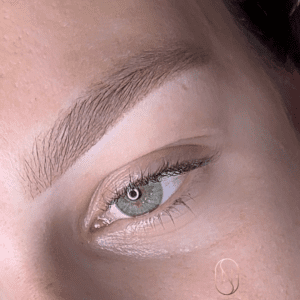 Detalhe perfeito: Micropigmentação no Studio Estética do Olhar para realçar sua beleza natural.